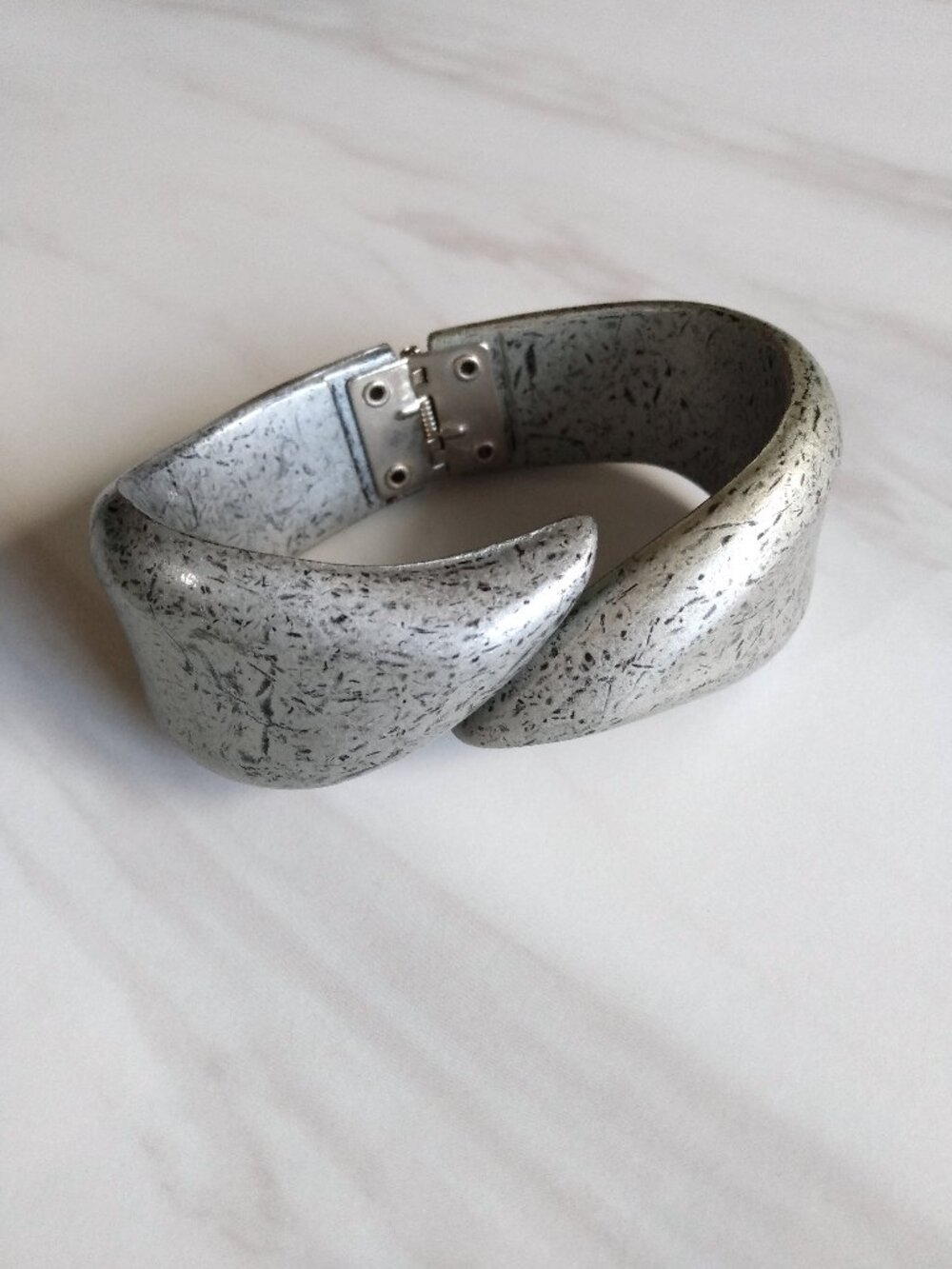 Vintage Clamper Bracelet Silver Gray Mottled Faux Metal Chunky Plastic